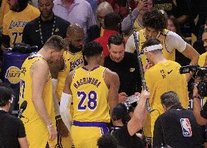 惜败！雷迪克：仍然要称赞东契奇、詹姆斯和里夫斯的领导力