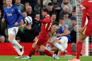 内维尔：塔科夫斯基那下绝对是红牌，裁判的决定令人震惊