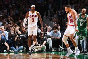 问科尔吧！湖记不解勇士最后一攻：你有库里 却把球给到希尔德？