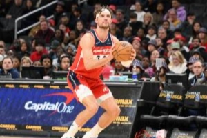 记者：在交易得到惠特摩尔之后 奇才可能会送走基斯珀特