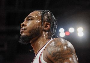 斯通：我们想给惠特摩尔一个回家乡的机会 我们仍相信他的能力