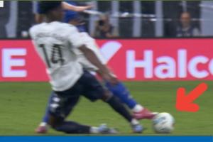 这球是犯规吗？姆巴佩进球后，奥维耶多抗议琼阿梅尼铲球犯规未判