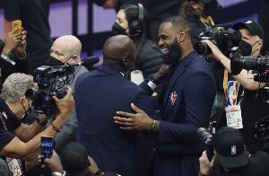 给乔詹科这三人排序？迈克尔-比斯利：詹姆斯、乔丹、科比