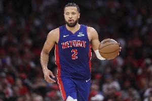 打得不错！康宁汉姆半场10投5中得到11分2板5助3断1帽0失误