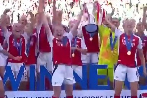 Women阿森纳是不可战胜的😎枪手女足掀翻巴萨夺欧冠冠军！