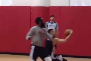 黄种人后卫天花板？林书豪此前与哈登单挑 那时的哈登看起来真瘦